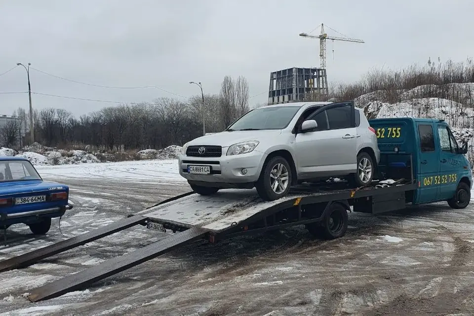 Евакуація легкового автомобіля на платформі LIDER-T