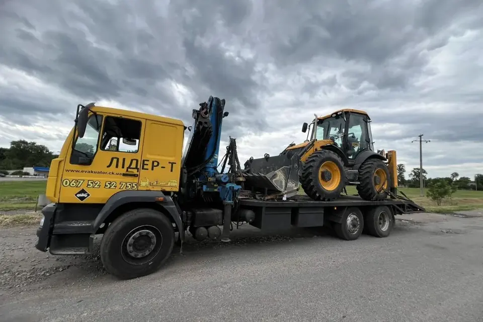 Перевезення екскаватора-навантажувача JCB технікою LIDER-T